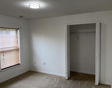 3426 Nw 38th Avenue - Photo Thumbnail 12