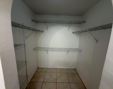 3426 Nw 38th Avenue - Photo Thumbnail 11