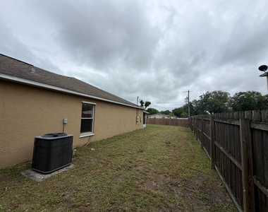 3426 Nw 38th Avenue - Photo Thumbnail 3
