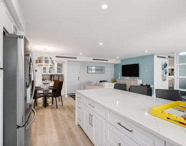 1236 Hillsboro Mile - Photo Thumbnail 33