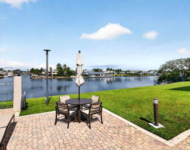 1236 Hillsboro Mile - Photo Thumbnail 69