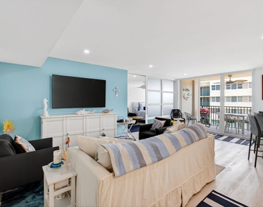 1236 Hillsboro Mile - Photo Thumbnail 11