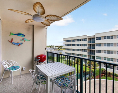 1236 Hillsboro Mile - Photo Thumbnail 59