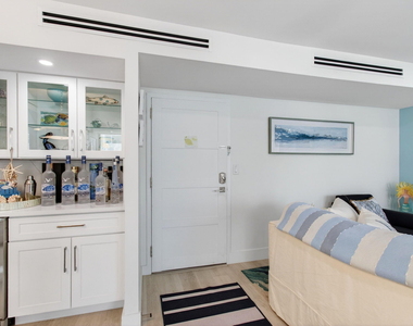 1236 Hillsboro Mile - Photo Thumbnail 7