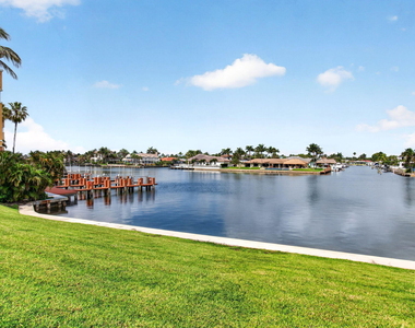 1236 Hillsboro Mile - Photo Thumbnail 71