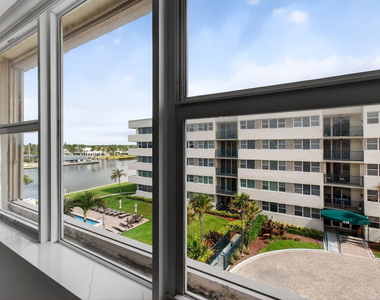 1236 Hillsboro Mile - Photo Thumbnail 51