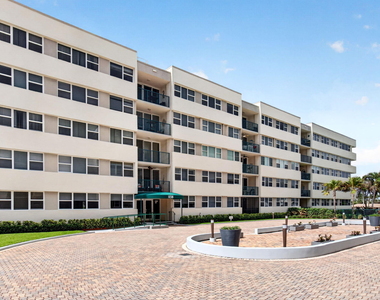 1236 Hillsboro Mile - Photo Thumbnail 1