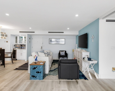 1236 Hillsboro Mile - Photo Thumbnail 15