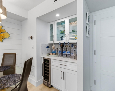 1236 Hillsboro Mile - Photo Thumbnail 23