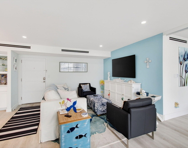 1236 Hillsboro Mile - Photo Thumbnail 17