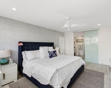 1236 Hillsboro Mile - Photo Thumbnail 40
