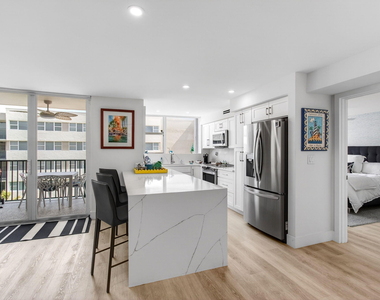 1236 Hillsboro Mile - Photo Thumbnail 25