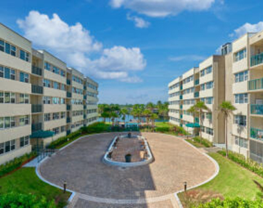 1236 Hillsboro Mile - Photo Thumbnail 73
