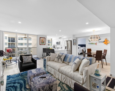 1236 Hillsboro Mile - Photo Thumbnail 13