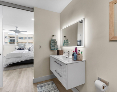 1236 Hillsboro Mile - Photo Thumbnail 46