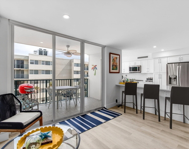 1236 Hillsboro Mile - Photo Thumbnail 19