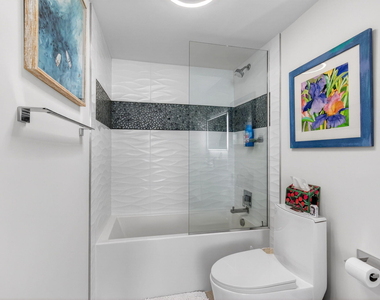 1236 Hillsboro Mile - Photo Thumbnail 55