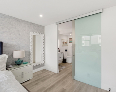 1236 Hillsboro Mile - Photo Thumbnail 41