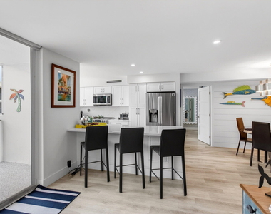 1236 Hillsboro Mile - Photo Thumbnail 20