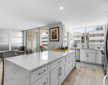 1236 Hillsboro Mile - Photo Thumbnail 27