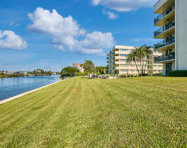 1236 Hillsboro Mile - Photo Thumbnail 83