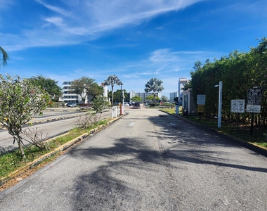 8600 N Sherman Circle N - Photo Thumbnail 19