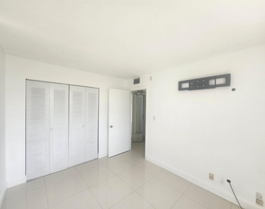 8600 N Sherman Circle N - Photo Thumbnail 15