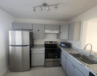 8600 N Sherman Circle N - Photo Thumbnail 5