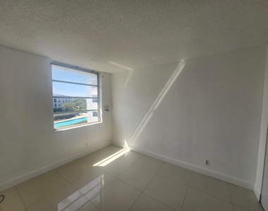 8600 N Sherman Circle N - Photo Thumbnail 14