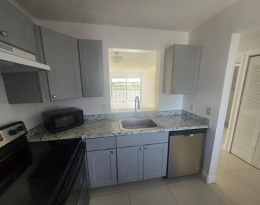 8600 N Sherman Circle N - Photo Thumbnail 7