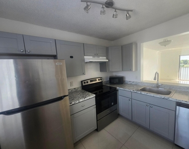 8600 N Sherman Circle N - Photo Thumbnail 6