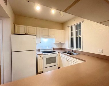 6812 W Sample Road - Photo Thumbnail 7