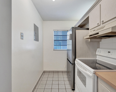 9470 Poinciana Place - Photo Thumbnail 10