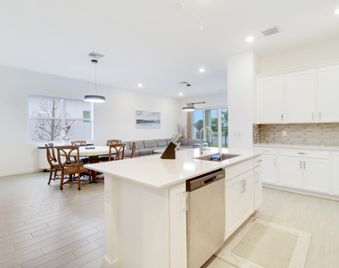 8914 Kingsmoor Way - Photo Thumbnail 12