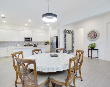 8914 Kingsmoor Way - Photo Thumbnail 9