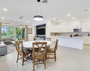 8914 Kingsmoor Way - Photo Thumbnail 8