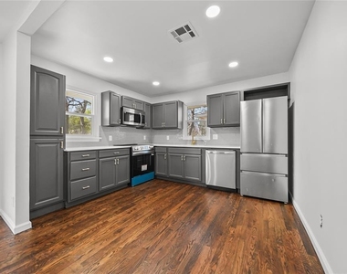 1034 W Boyd Street - Photo Thumbnail 6