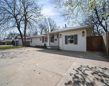 1034 W Boyd Street - Photo Thumbnail 1