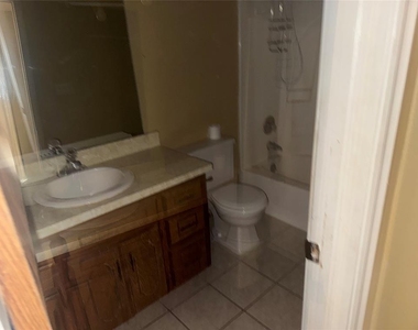 1600 Grandview Street - Photo Thumbnail 3