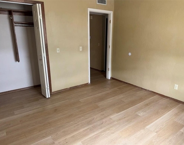 1600 Grandview Street - Photo Thumbnail 2