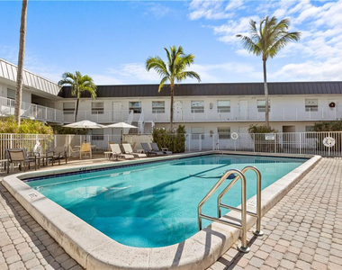 1470 N Dixie Highway - Photo Thumbnail 2