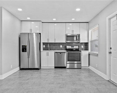 1470 N Dixie Highway - Photo Thumbnail 4