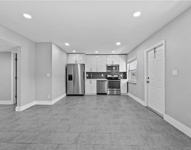 1470 N Dixie Highway - Photo Thumbnail 3