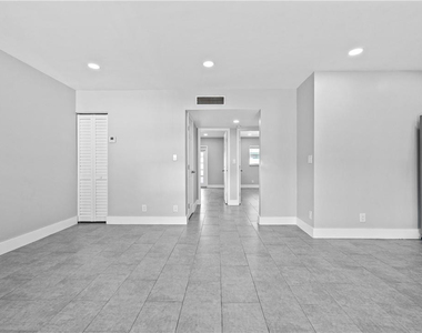 1470 N Dixie Highway - Photo Thumbnail 7