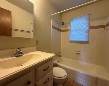 2023 Delaware Lane - Photo Thumbnail 12