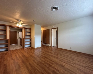 2023 Delaware Lane - Photo Thumbnail 2