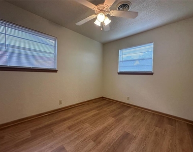 2023 Delaware Lane - Photo Thumbnail 8