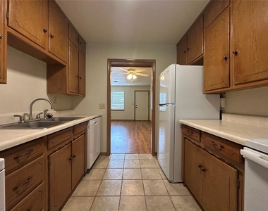 2023 Delaware Lane - Photo Thumbnail 6
