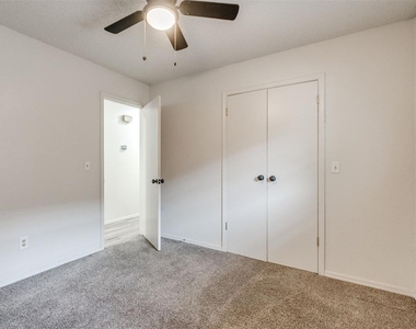 1400 Devonshire Circle - Photo Thumbnail 9