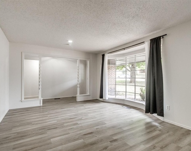 1400 Devonshire Circle - Photo Thumbnail 15